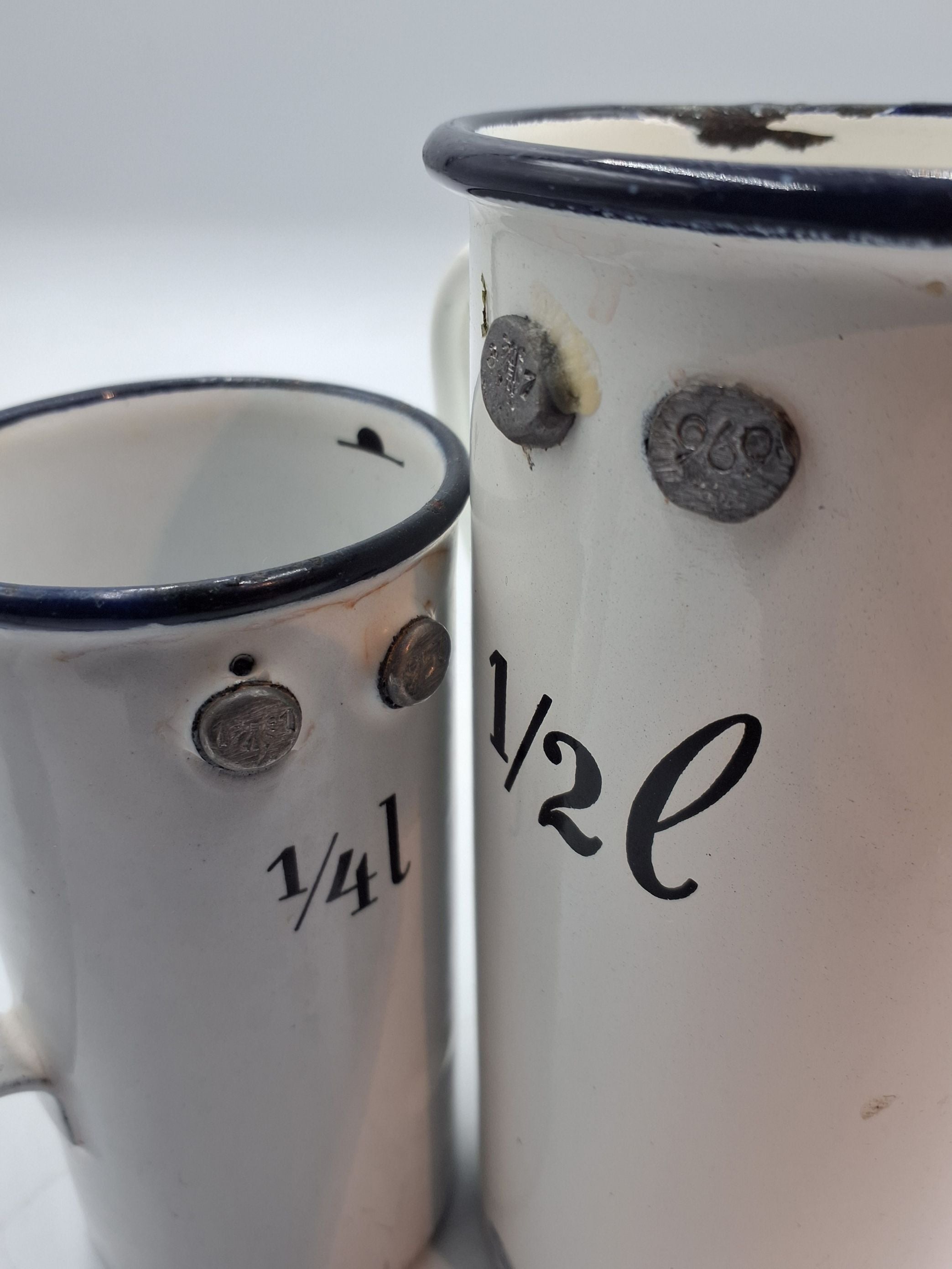 1/4 og 1/2 L Austria measure cups